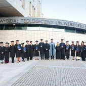 Pamiątkowe zdjęcie uczestników spotkania z profesorami.