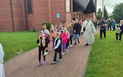  Od ponad 20 lat dzieci i młodzież ruszają do swojego patrona. 