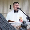 Ks. Piotr Kalisiak nieustannie zaprasza w progi świątyni, zwłaszcza w roku jubileuszowym. 