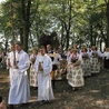 Procesja wejścia na Mszę św. dożynkową.