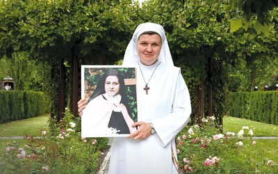 – Tereska uczy nas, by pokochać swoją słabość i pozwolić Bogu w nas działać – podkreśla s. Miriam.