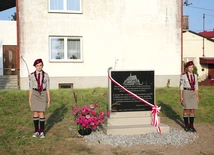 Tablica upamiętniła znaczący jubileusz.