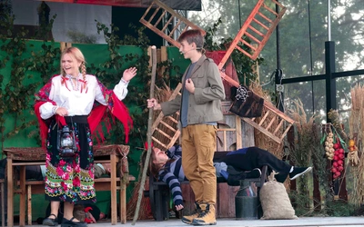 Występy integrują młodych.