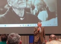 Wiesław Pietrzak zaprezentował swój wiersz „Droga”, nawiązujący do doświadczenia bezdomności.