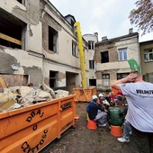Dzięki Fundacji Leny Grochowskiej oraz Habitat for Humanity Poland wkrótce będą mogli tu zamieszkać potrzebujący pomocy.