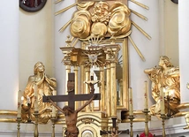 Sanktuarium jest kościołem jubileuszowym. W niedzielę po sumie o 11.30 do Mszy o 16.30 trwa w nim adoracja Najświętszego Sakramentu, a w pierwsze piątki miesiąca jest czuwanie nocne. W każdą środę o 16.30 jest Eucharystia za dzieci, młodzież i dorosłych, którzy odeszli od Boga.