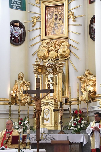 Sanktuarium jest kościołem jubileuszowym. W niedzielę po sumie o 11.30 do Mszy o 16.30 trwa w nim adoracja Najświętszego Sakramentu, a w pierwsze piątki miesiąca jest czuwanie nocne. W każdą środę o 16.30 jest Eucharystia za dzieci, młodzież i dorosłych, którzy odeszli od Boga.