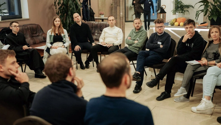 "Projekt Młodzież 2025" - trwają zapisy. To wydarzenie dla tych, którzy chcą dobrze współpracować z młodymi
