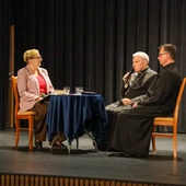 Sandomierscy duchowni w roli pisarzy