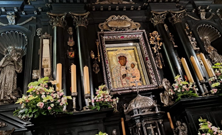 Maturzyści zawierzą się Matce Bożej