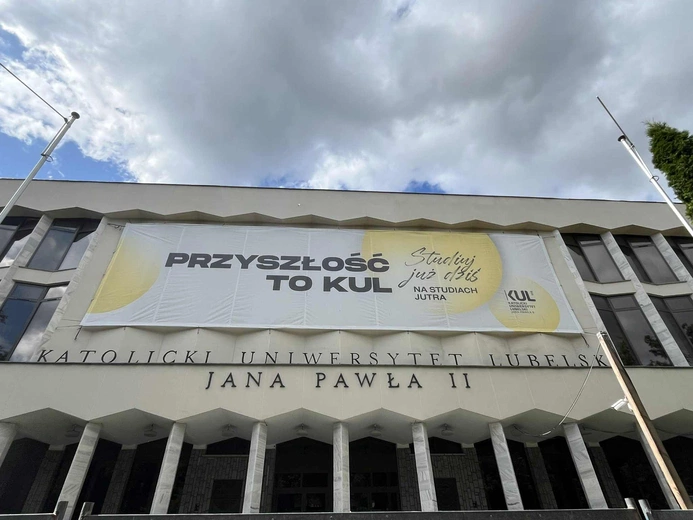 Dziedziniec i aula odnowione