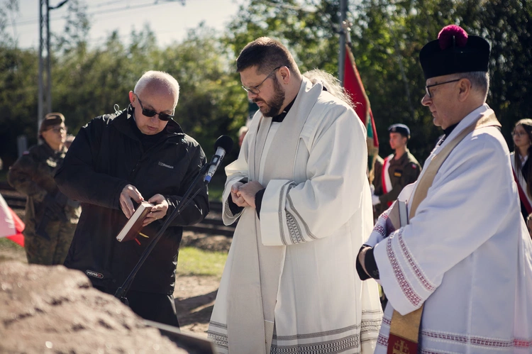 Odsłonięcie i poświęcenie pomnika W. Reymonta w Lipcach Reymontowskich