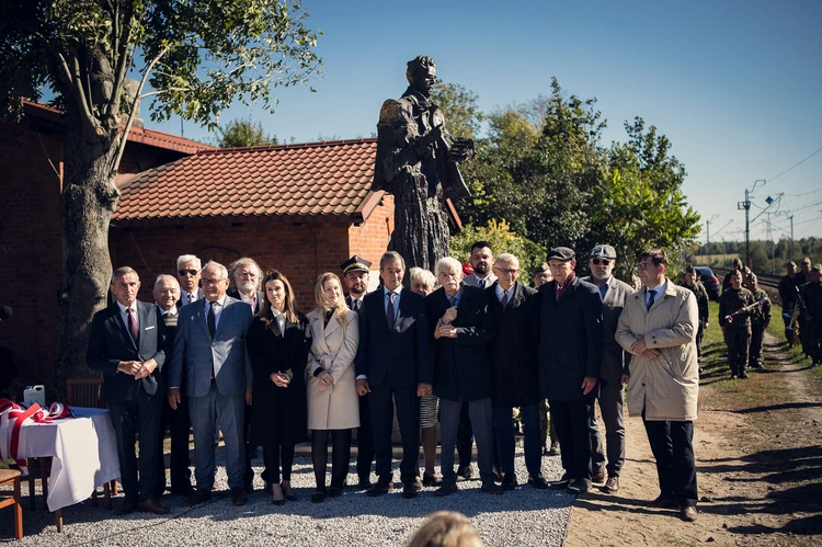Odsłonięcie i poświęcenie pomnika W. Reymonta w Lipcach Reymontowskich