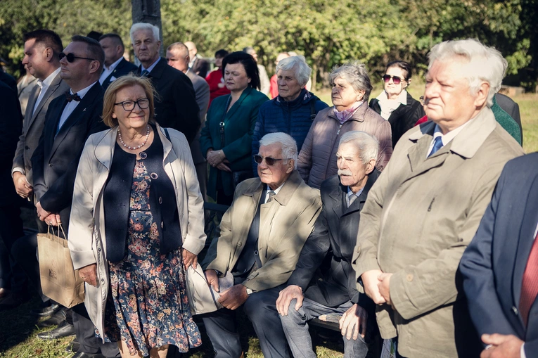 Odsłonięcie i poświęcenie pomnika W. Reymonta w Lipcach Reymontowskich