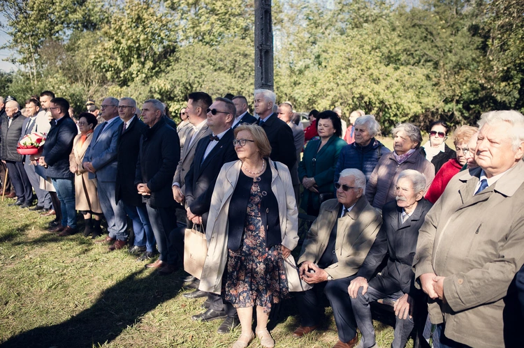 Odsłonięcie i poświęcenie pomnika W. Reymonta w Lipcach Reymontowskich
