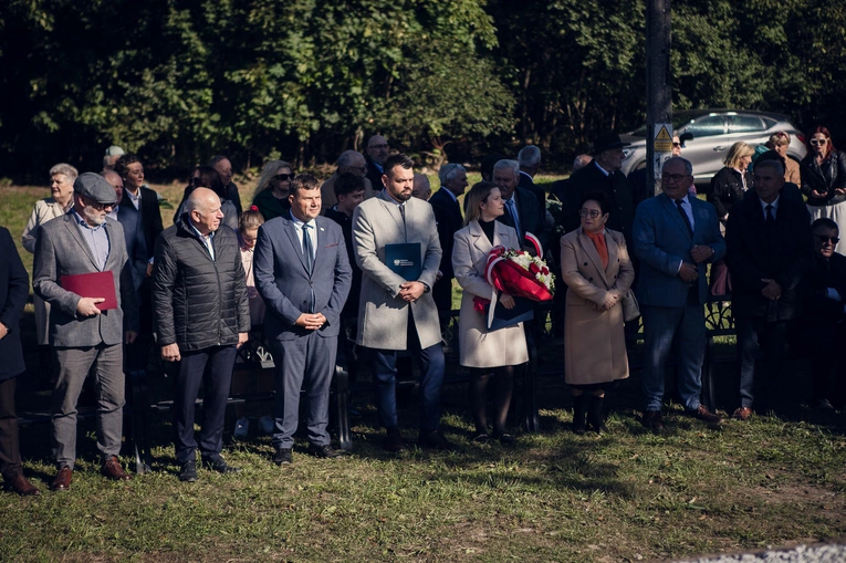 Odsłonięcie i poświęcenie pomnika W. Reymonta w Lipcach Reymontowskich