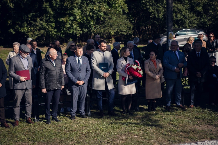 Odsłonięcie i poświęcenie pomnika W. Reymonta w Lipcach Reymontowskich