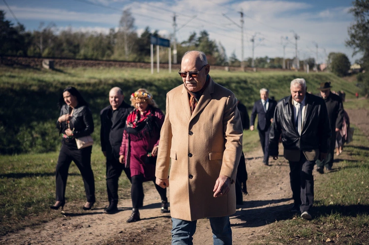 Odsłonięcie i poświęcenie pomnika W. Reymonta w Lipcach Reymontowskich