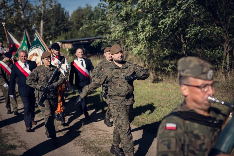Odsłonięcie i poświęcenie pomnika W. Reymonta w Lipcach Reymontowskich