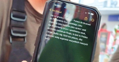 Widział śmierć kolegów i okropieństwa wojny. Dziś Andrij pielgrzymuje po pokój