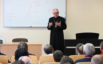 58 osób przygotowuje się do przyjęcia posług lektora i akolity