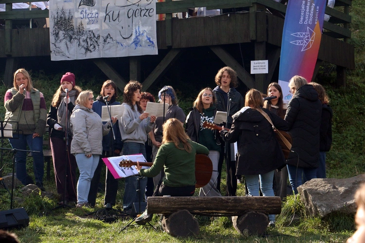 Spotkanie Młodych na Ślęży 2025 "Z nadzieją ku górze"