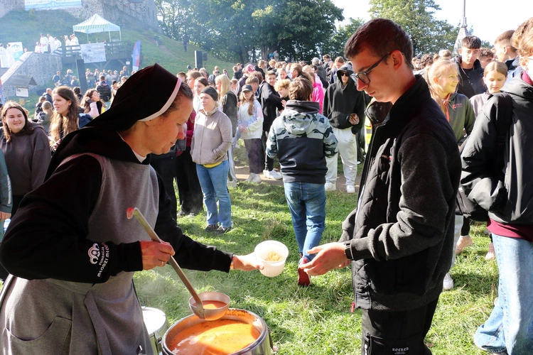 Spotkanie Młodych na Ślęży 2025 "Z nadzieją ku górze"
