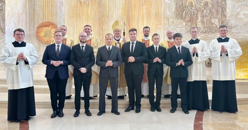 Czerń sutanny i biel dusz