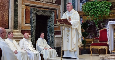 Abp Kupny: W dzisiejszym świecie, pełnym zawirowań i niepokojów, szukajmy pomocy Maryi