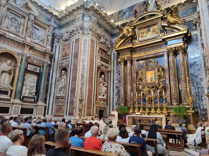 Abp Kupny: W dzisiejszym świecie pełnym zawirowań i niepokojów szukajmy pomocy Maryi