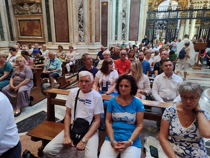 Abp Kupny: W dzisiejszym świecie pełnym zawirowań i niepokojów szukajmy pomocy Maryi