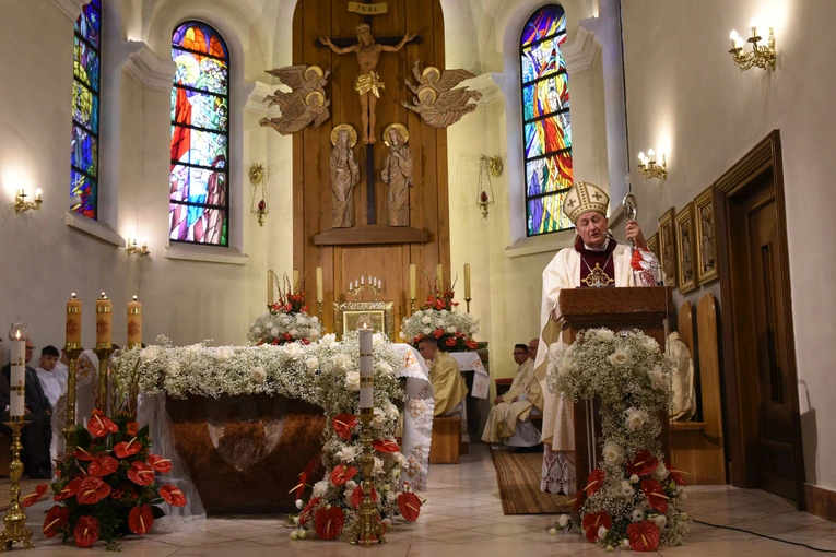 700 lat parafii w Iwkowej