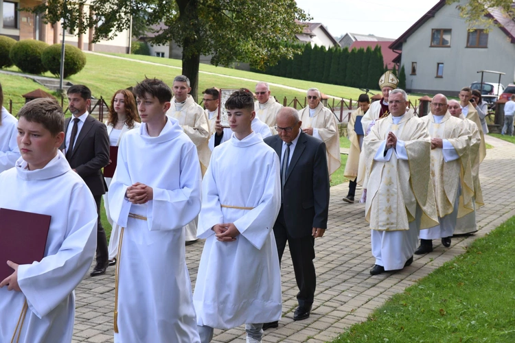 700 lat parafii w Iwkowej