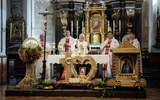 Eucharystii przewodniczył bp Andrzej F. Dziuba. Wraz z nim modlili się księża, którzy wędrowali w gronie nauczycieli i katechetów.