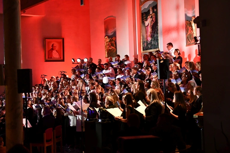 Koncert Wielbienia na zakończenie Zielonogórskich Warsztatów Liturgiczno-Muzycznych