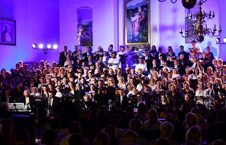 Koncert Wielbienia na zakończenie Zielonogórskich Warsztatów Liturgiczno-Muzycznych