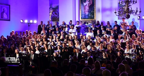 Koncert Wielbienia na zakończenie Zielonogórskich Warsztatów Liturgiczno-Muzycznych
