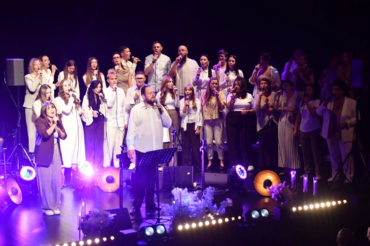 Chór Skrzydła w Radwanicach