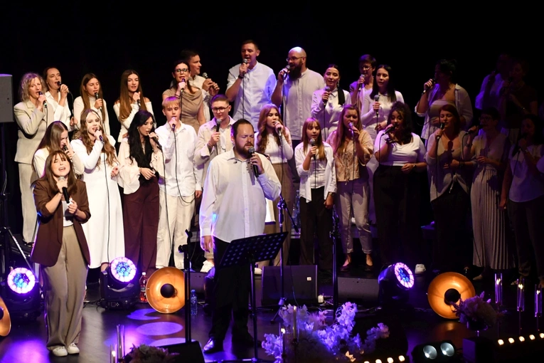 Chór Skrzydła w Radwanicach