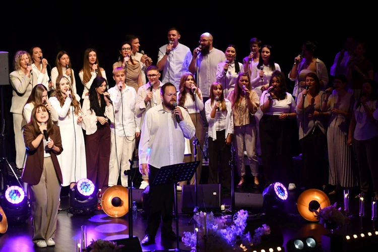 Chór Skrzydła w Radwanicach