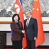 Wang Yi (P) i Choe Son Hui (L)