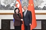 Wang Yi (P) i Choe Son Hui (L)