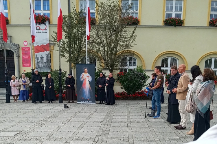 Iskra Miłosierdzia na ulicach