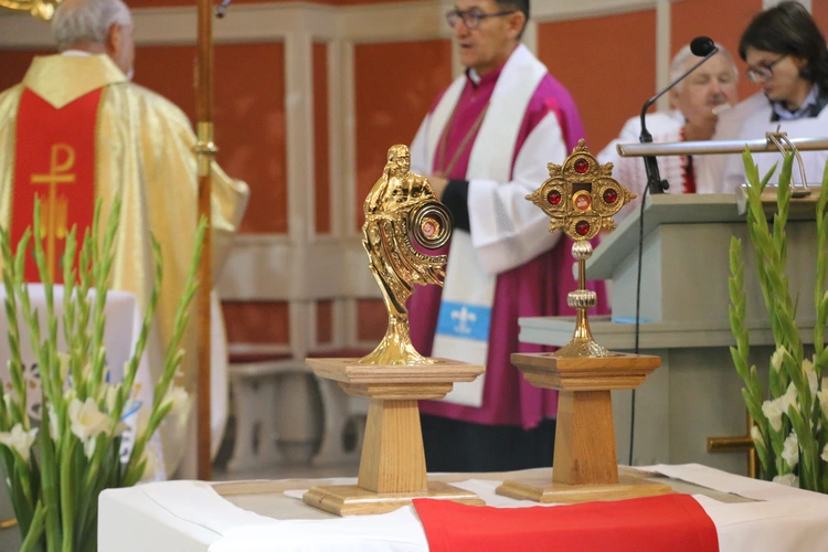 Smardzewo. Wprowadzenie relikwii św. Andrzeja Boboli i bł. kard. Stefana Wyszyńskiego