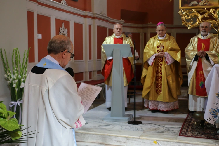 Smardzewo. Wprowadzenie relikwii św. Andrzeja Boboli i bł. kard. Stefana Wyszyńskiego