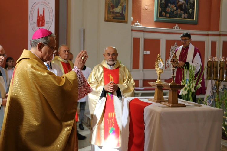 Smardzewo. Wprowadzenie relikwii św. Andrzeja Boboli i bł. kard. Stefana Wyszyńskiego