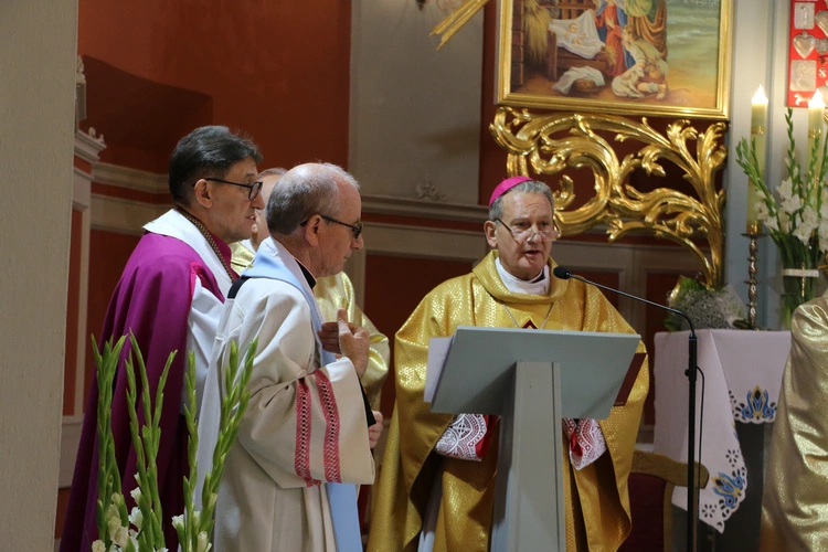 Smardzewo. Wprowadzenie relikwii św. Andrzeja Boboli i bł. kard. Stefana Wyszyńskiego