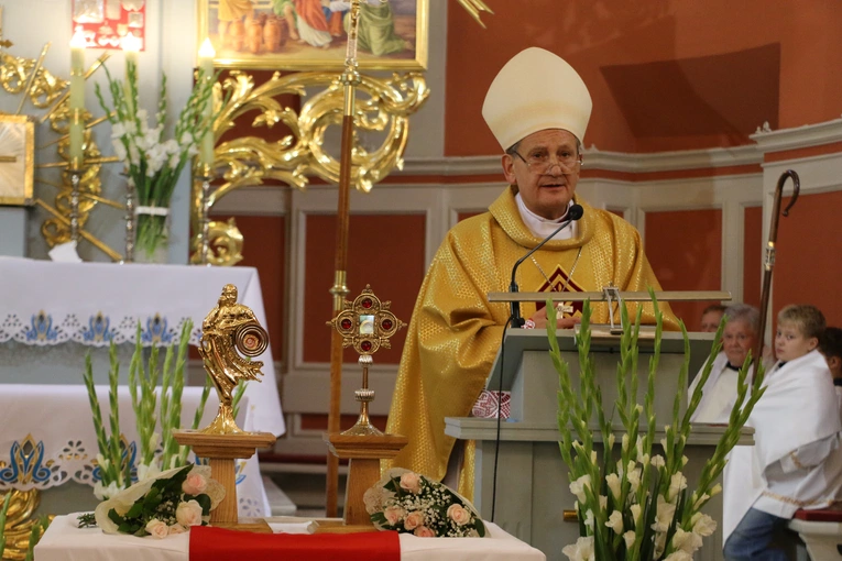 Smardzewo. Wprowadzenie relikwii św. Andrzeja Boboli i bł. kard. Stefana Wyszyńskiego