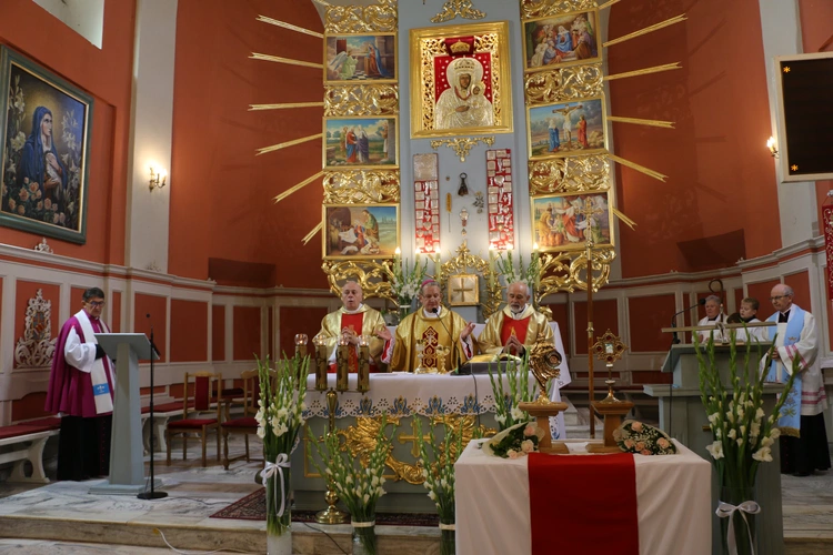 Smardzewo. Wprowadzenie relikwii św. Andrzeja Boboli i bł. kard. Stefana Wyszyńskiego