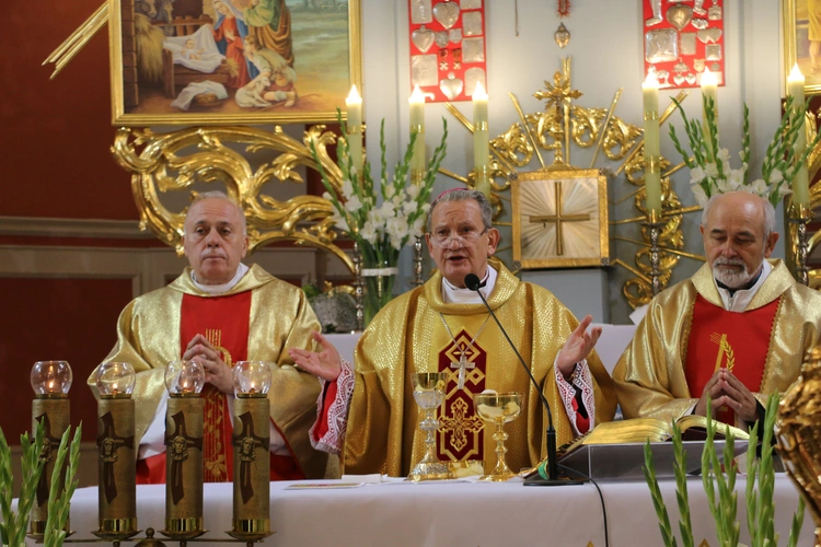 Smardzewo. Wprowadzenie relikwii św. Andrzeja Boboli i bł. kard. Stefana Wyszyńskiego